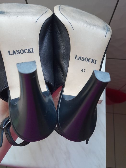 Sandałki z kokardką