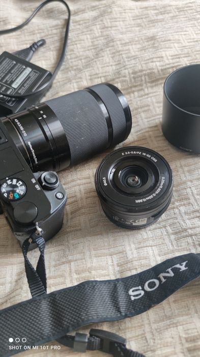 Фотоапарат і спалах SONY a6000