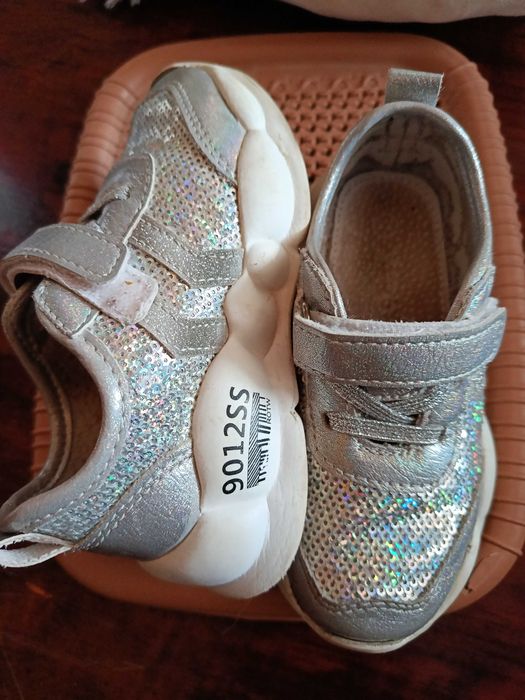 Якісні з пресованої шкіри кросівки 17,5 см