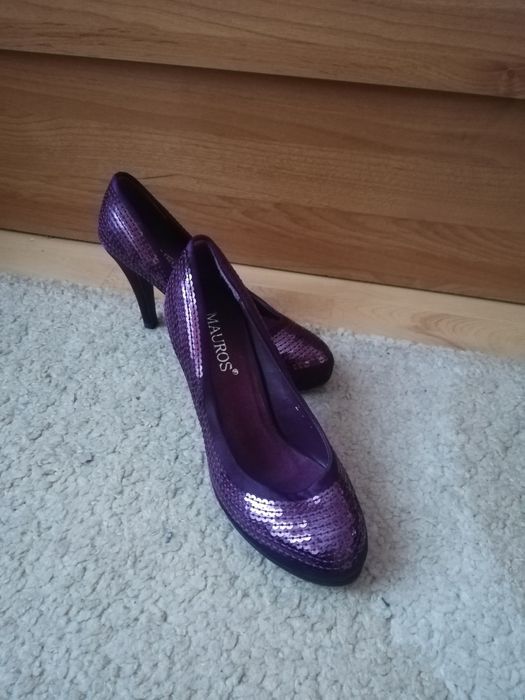 Buty na obcasie z cekinami