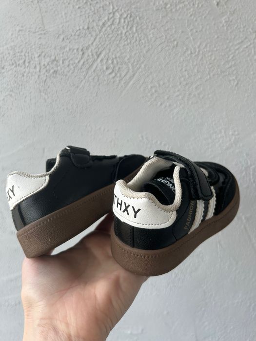 Дитячі кросівки весна