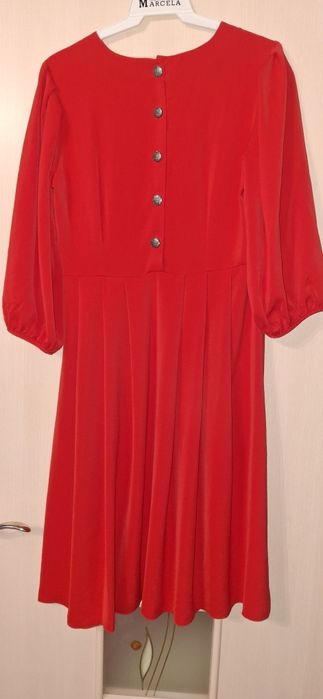 Жіноче плаття червоне