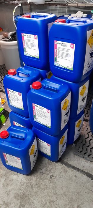 Bidões de 200 litros ,e de 20 litros