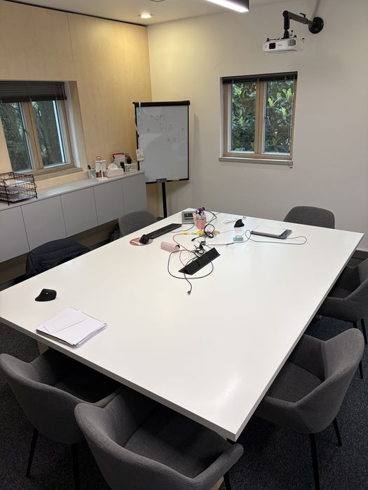 Mesa de Reuniao Executiva + 12 Cadeiras Premium