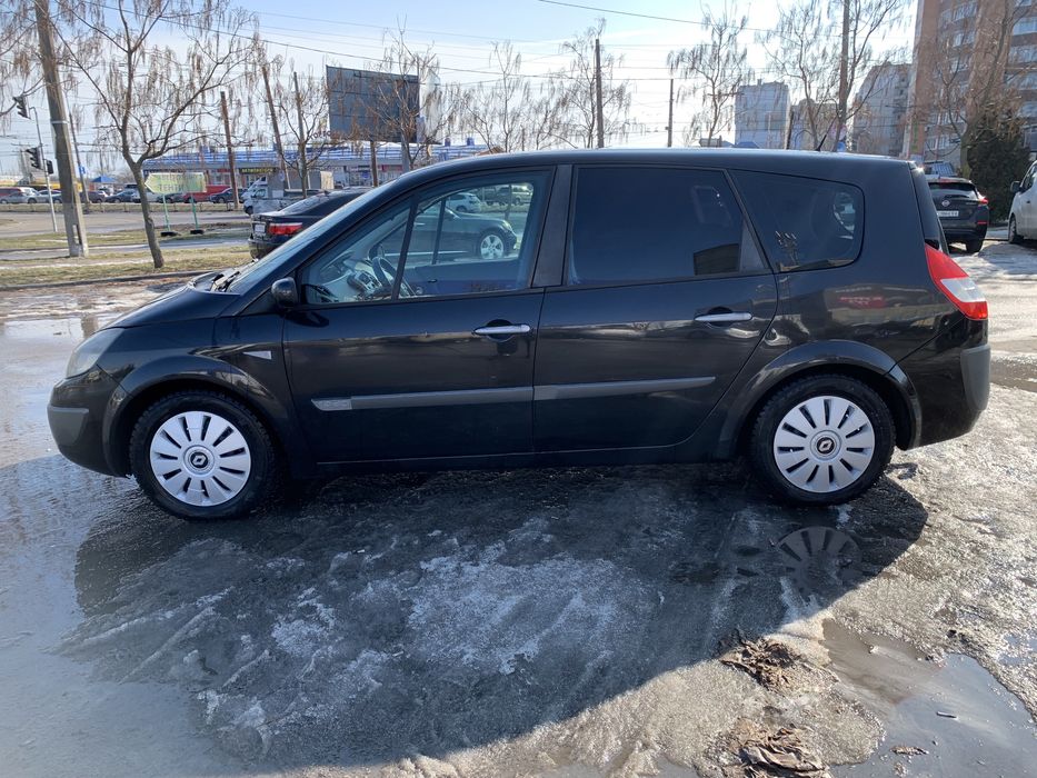 Renault Grand Scenic в рідній фарбі