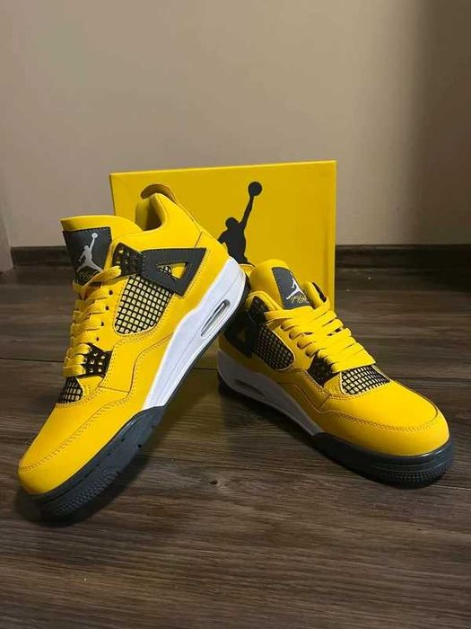 Jordan_4_Retro_tour_yellow R.42