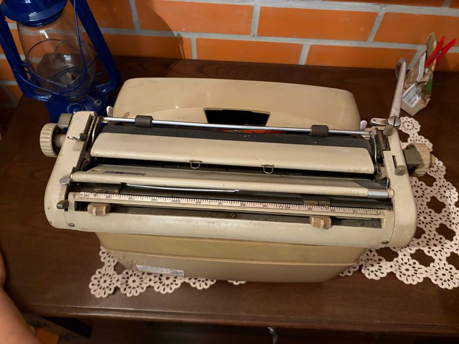 Máquina de Escrever Antiga Vintage MESSA M-1 (Fabrico Nacional)