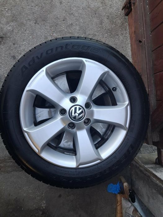 VW Felgi aluminiowe z oponami letnimi 16" ŁADNE