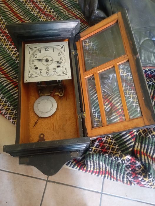 Vendo este relógio muito bonito bom estado a trabalhar muito bem