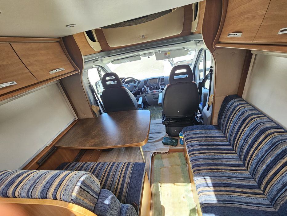 Autocaravana perfilada 2 camas sempre feitas 6 dormidas  4 lugares 68 Mil kms