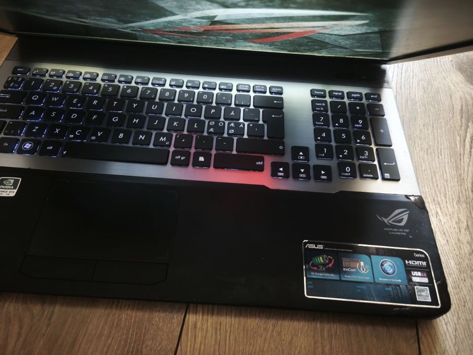Asus i7 GTX 670m 16gb ram SSD full HD 17 cali laptop