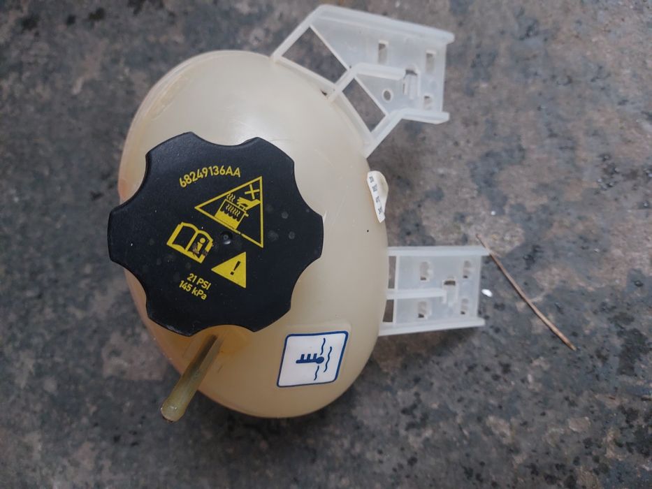 Джип компас розширітельний бачок