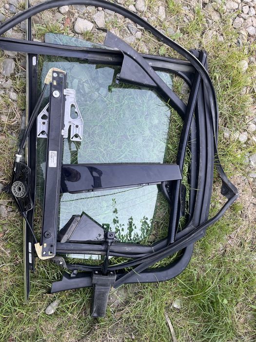 Audi a6 c7 ліве заднє скло