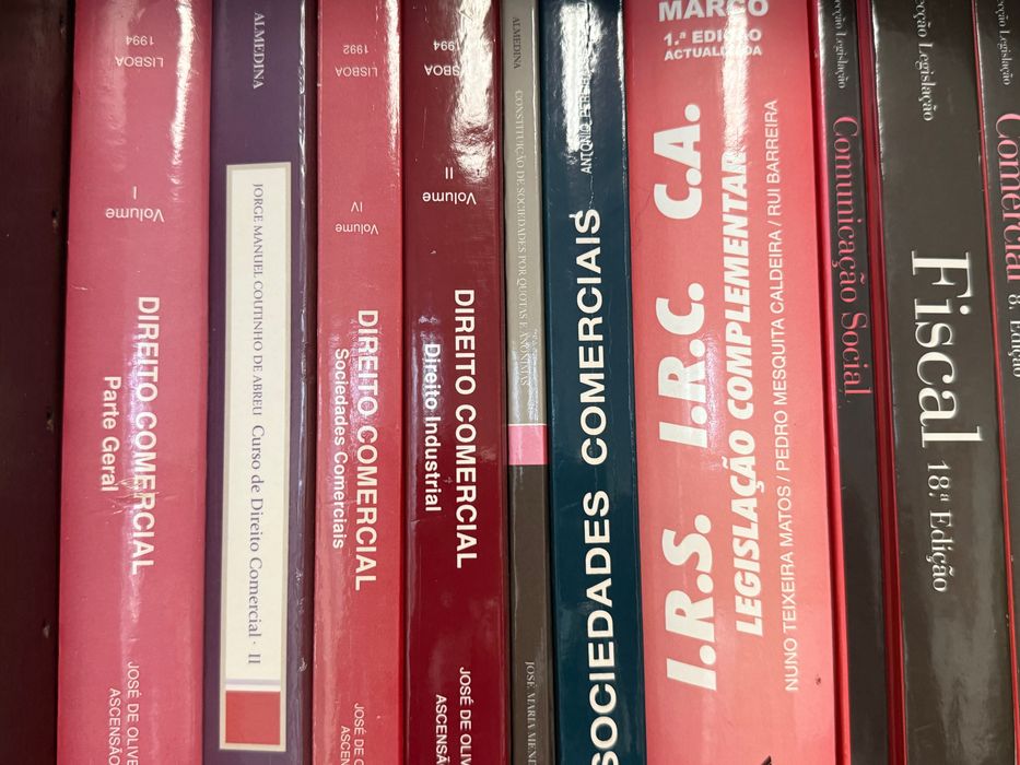 Vendo livros curso Direito FDL (1993)