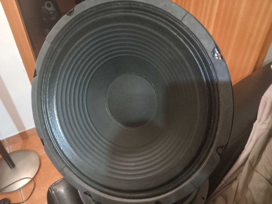 Altifalantes para amplificador de guitarra...