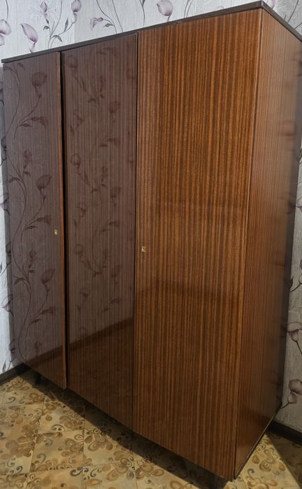 Продам шкаф в гарному стані
