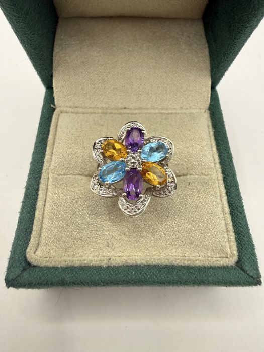 Złoty pierścionek z topazami, cytrynami, ametystami i leukoszafirami
