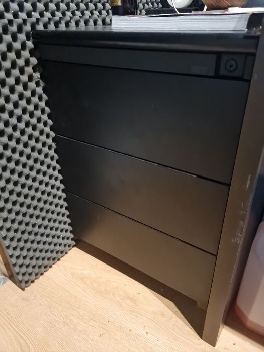 Móveis de três gavetas