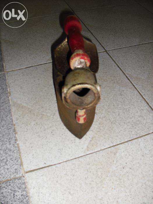 Ferro de passar antigo