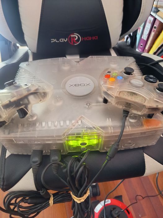 X box com 2 comandos com adaptador para hdmi