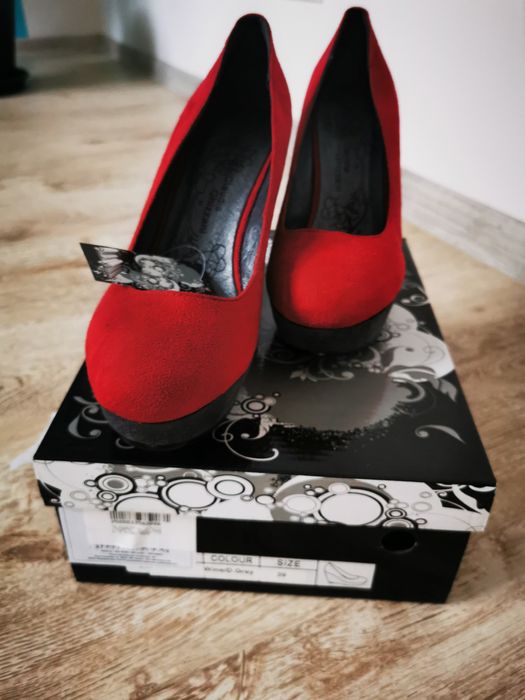 Buty na koturnie rozm. 38