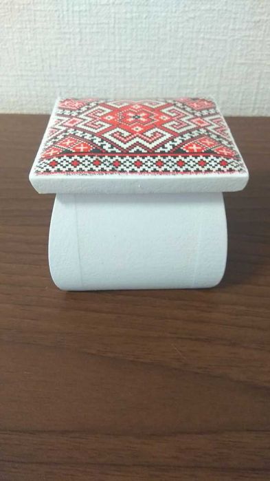 Маленька скриня, розмір 8*8*6см