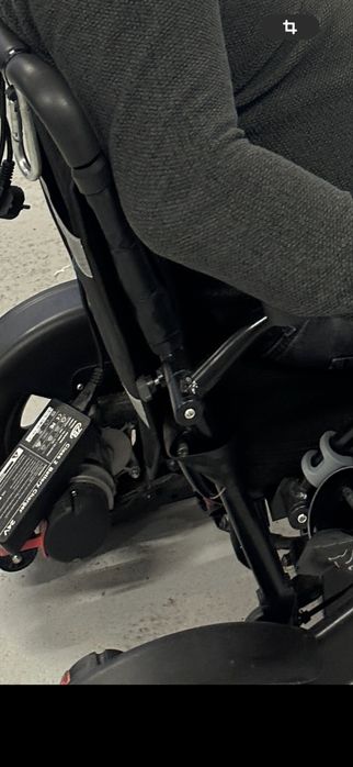 Крісло колісне з електроприводом Mover EA900