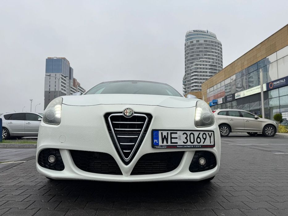 Alfa Romeo Giulietta Alfa Romeo Giulietta czerwone skóry