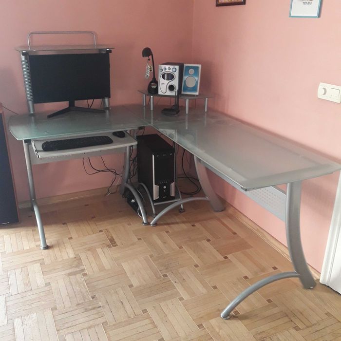 Стол стекло угловой компьютерный.