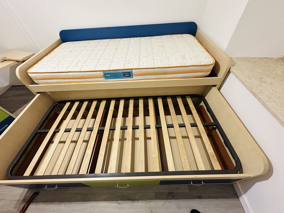 Cama dupla com armario e mesa secretaria semi nova