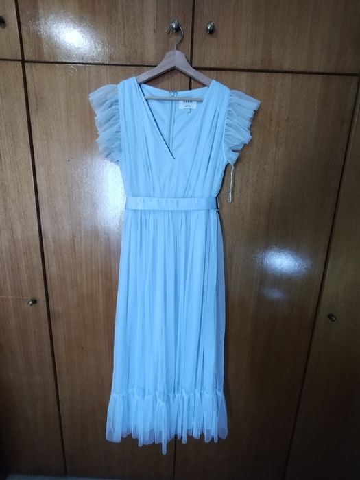 Vestido de tule, azul bebê com fita