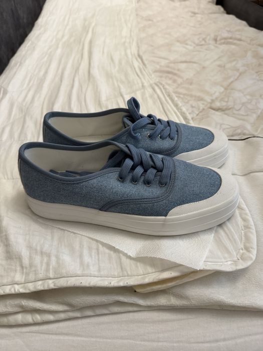 Взуття жіноче та чоловіче