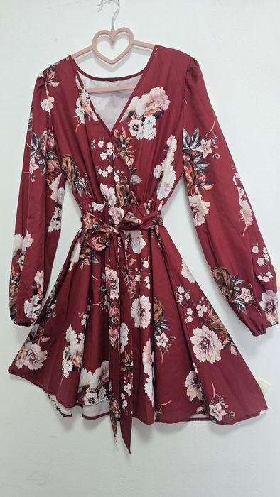 Varios vestidos novos. Ver fotos. Tamanho M/L