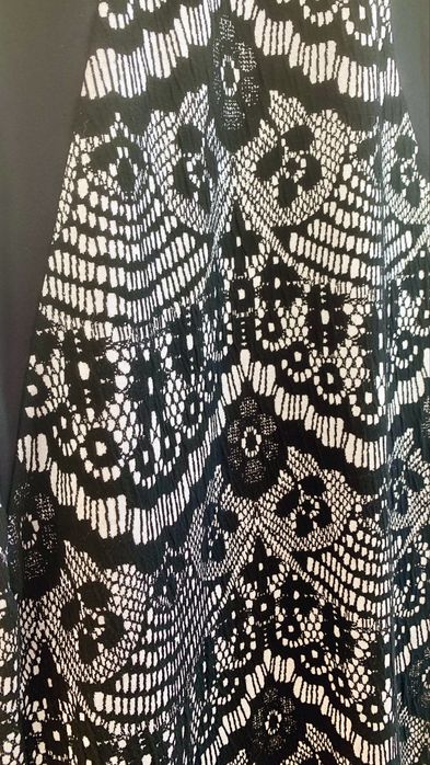 Wyszczuplajaca sukienka