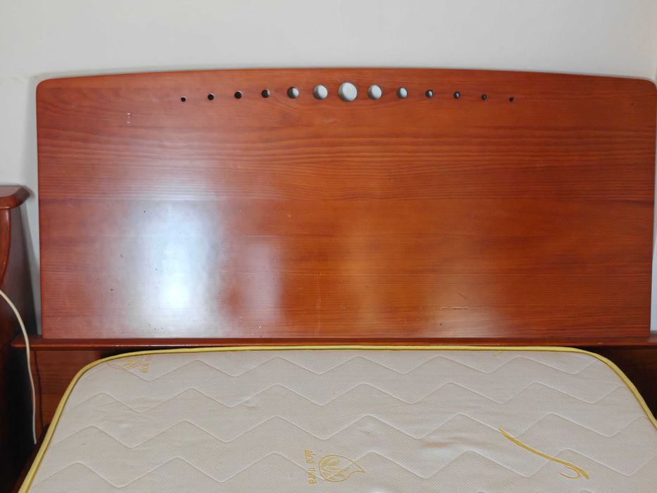 Cama e Mesa de Cerejeira (maciça)