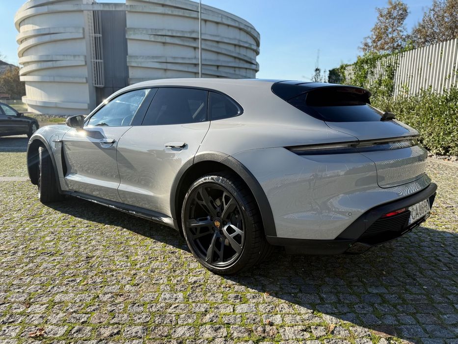 Porsche Taycan Cross Turismo 4 foto 2