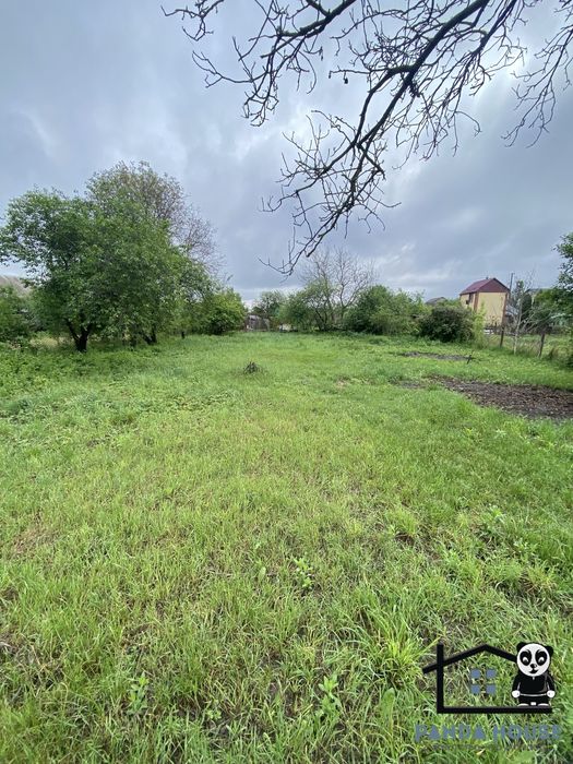 Продається земельна ділянка у дачному масиві.