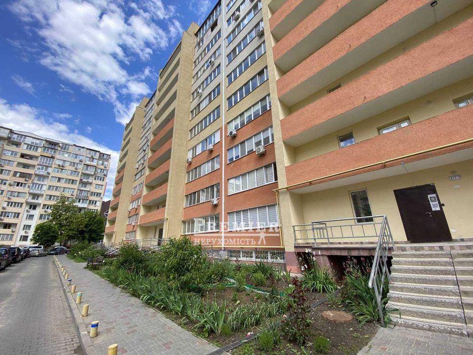 Продам 2-х кімнатну квартиру на Сахарова