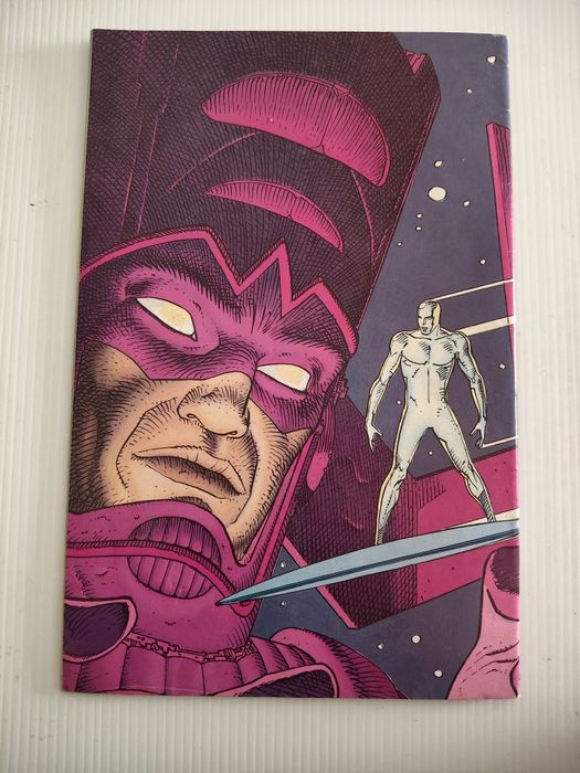 Banda Desenhada – Surfista Prateado (Graphic Novel #11)