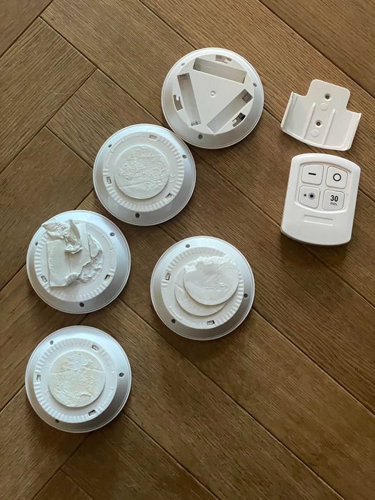 Lampka dotykowa bezprzewodowa na akumulatorki AAA samoprzylepna LED.