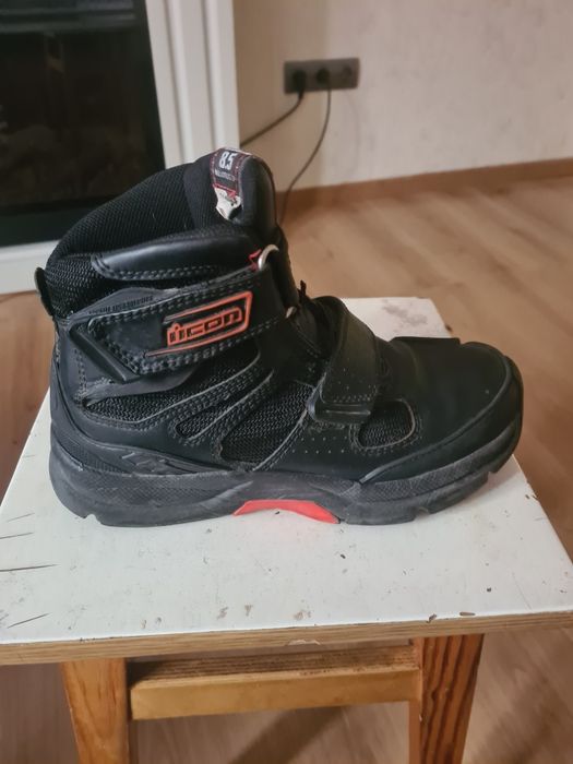 Продам мотоботы Icon