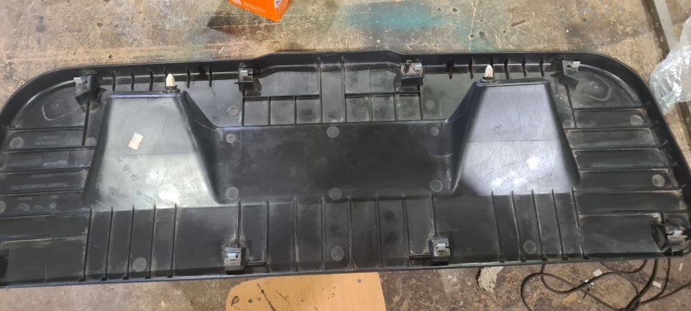 Обшивака крышки багажника polo седан начиная с 2011-16года