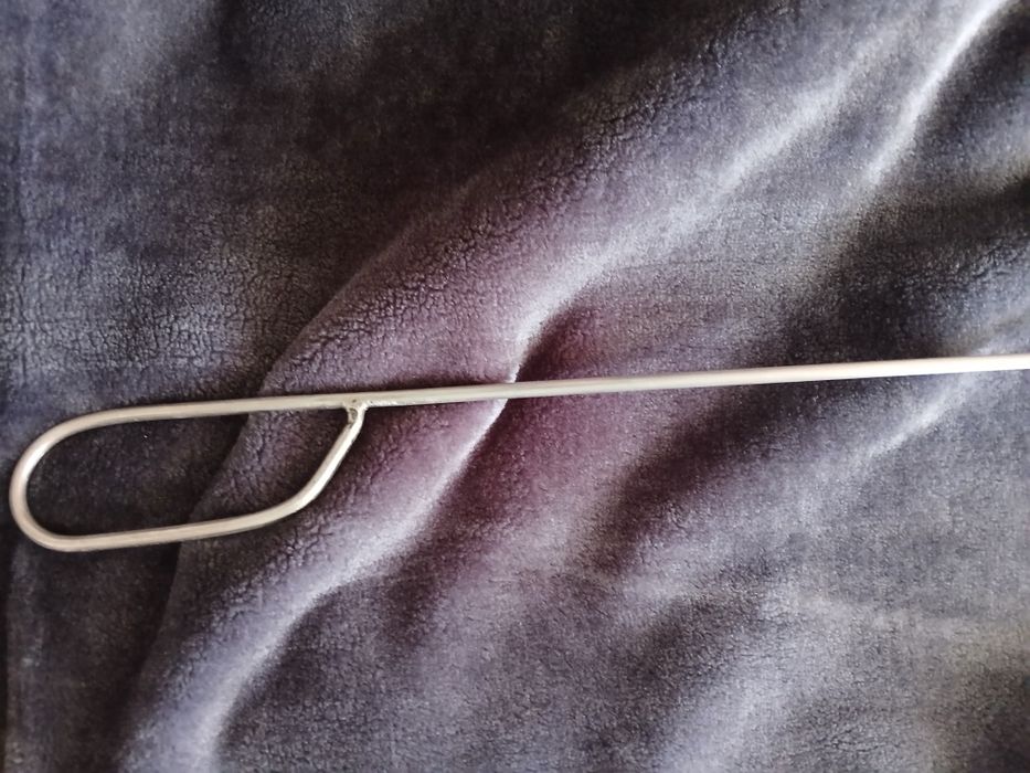 Gancho mandado fazer em inox para puxar as caixas de bolos  pão.