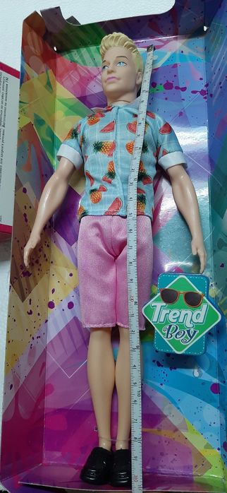 Лялька в коробці. Хлопець