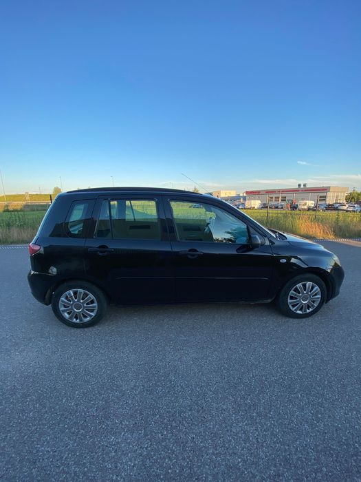 Samochód Mazda 2