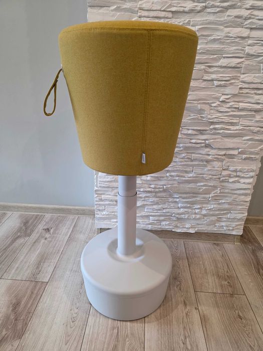 Pufa ergonomiczna Profim Mickey Hoker balansujący praca na stojąco