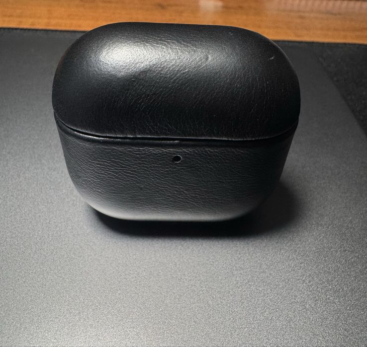 Кожаный чехол для AirPods 4