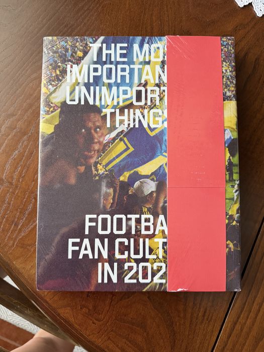Livros Over Land and Sea e World Cup Fever