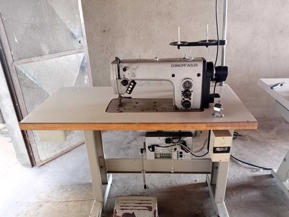 Máquina  Durkopp Adler 271 com motor ELKA