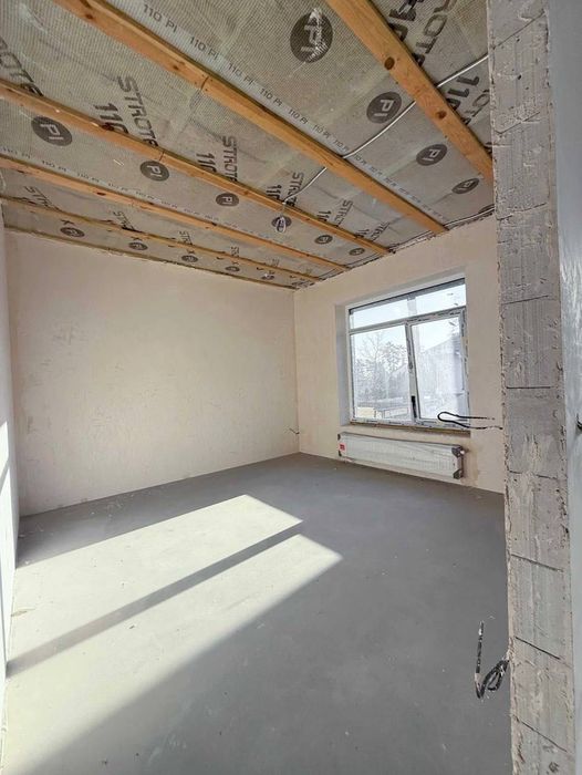 Сучасний будинок з чистовим оздобленням.